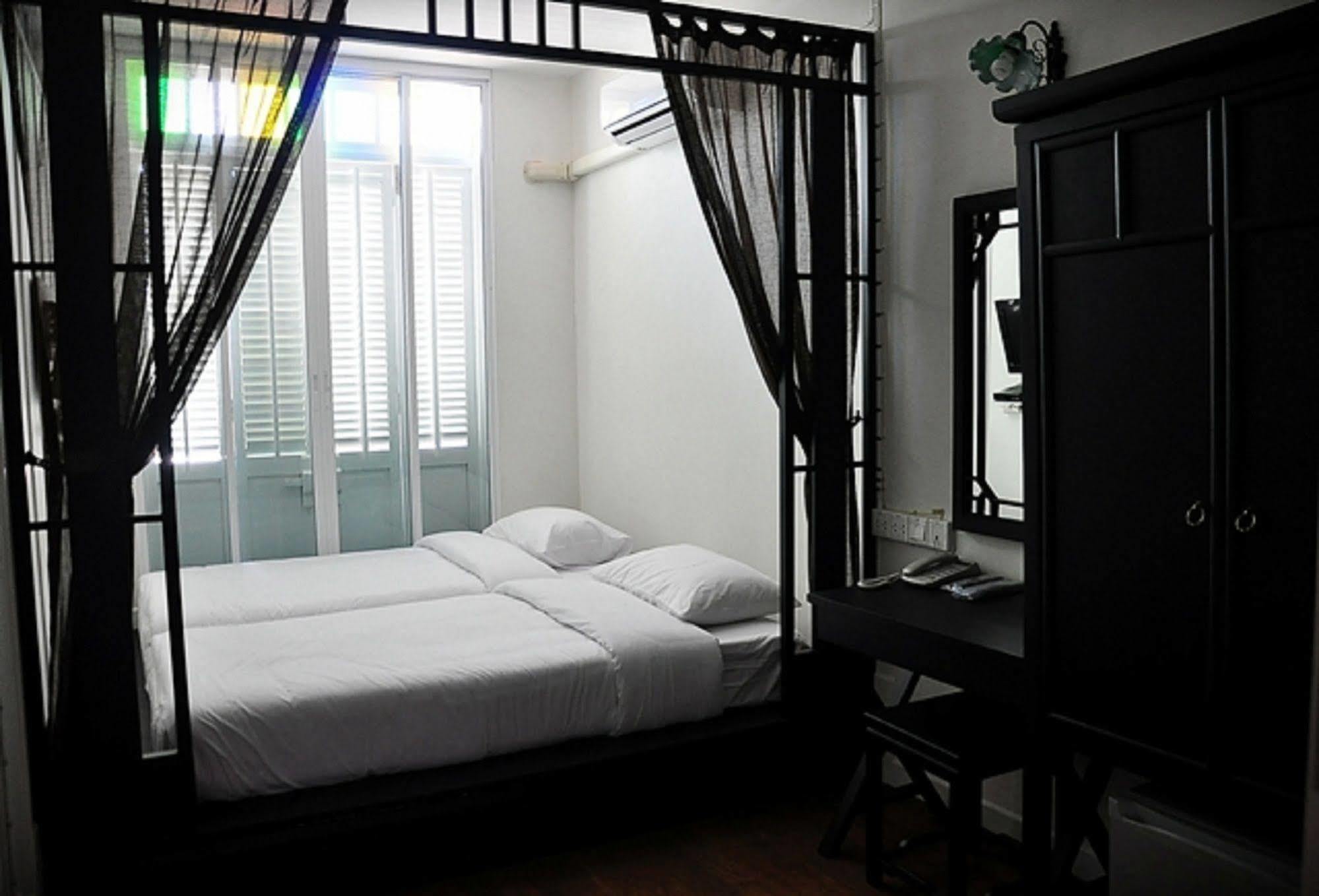 99 Oldtown Boutique Guesthouse Sha Extra Plus Phuket Exterior foto